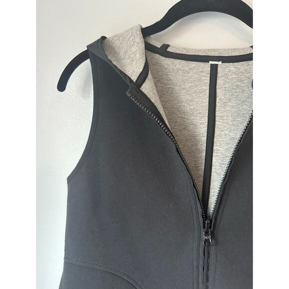 Lululemon Women’s Black Gray Insculpt Vest Hooded Reversible Jacket Size 4 - Picture 2 of 10